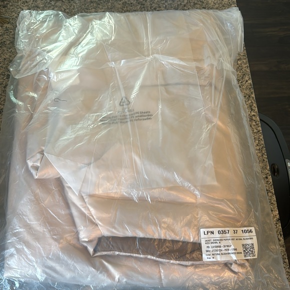 Fabletics oversized puffer vest brand new - Picture 5 of 6